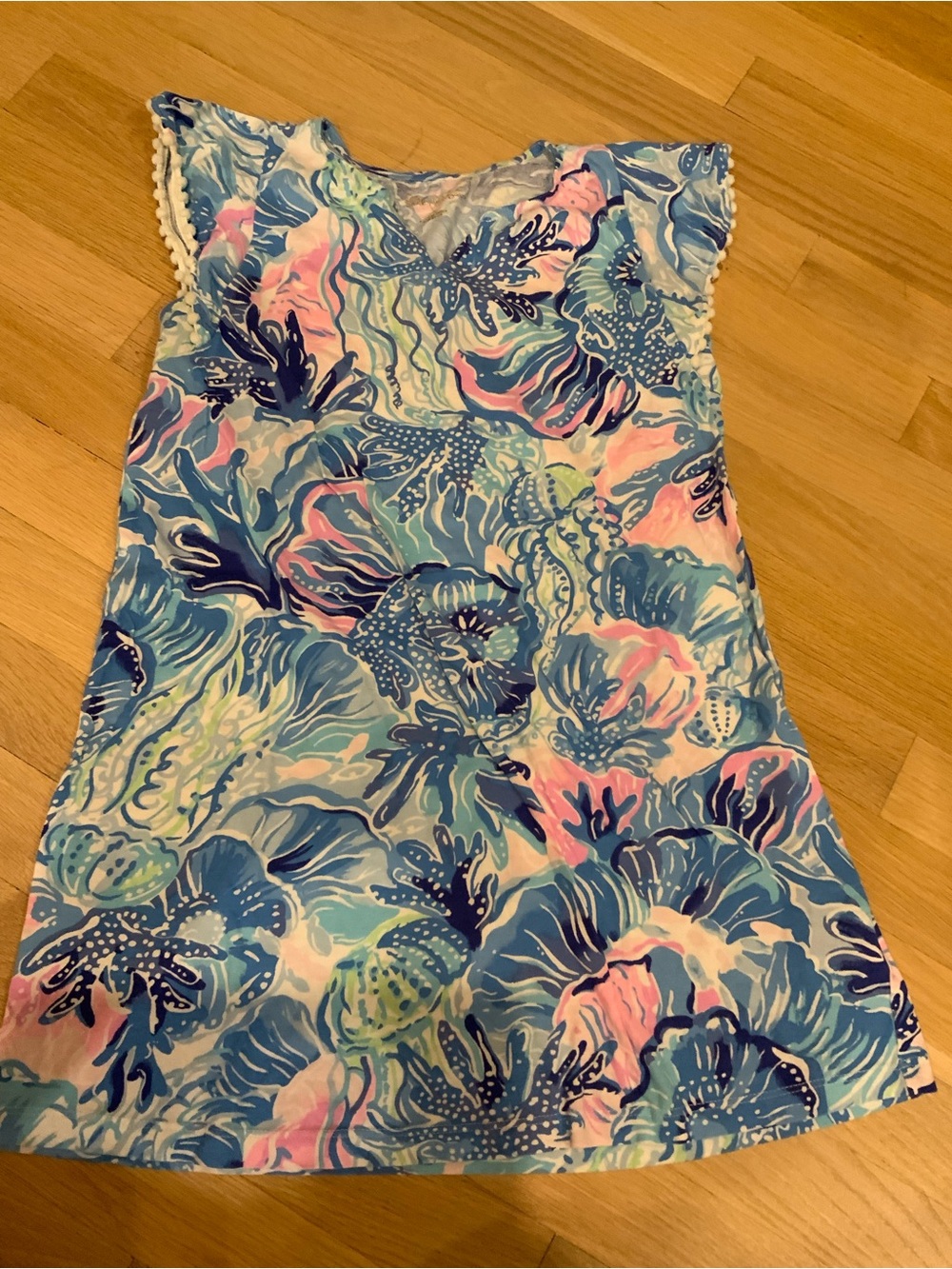 Pre owned.Lilly Pulitzer size 8-10 Girls Blue & Pink Floral Shell-Print Dress
